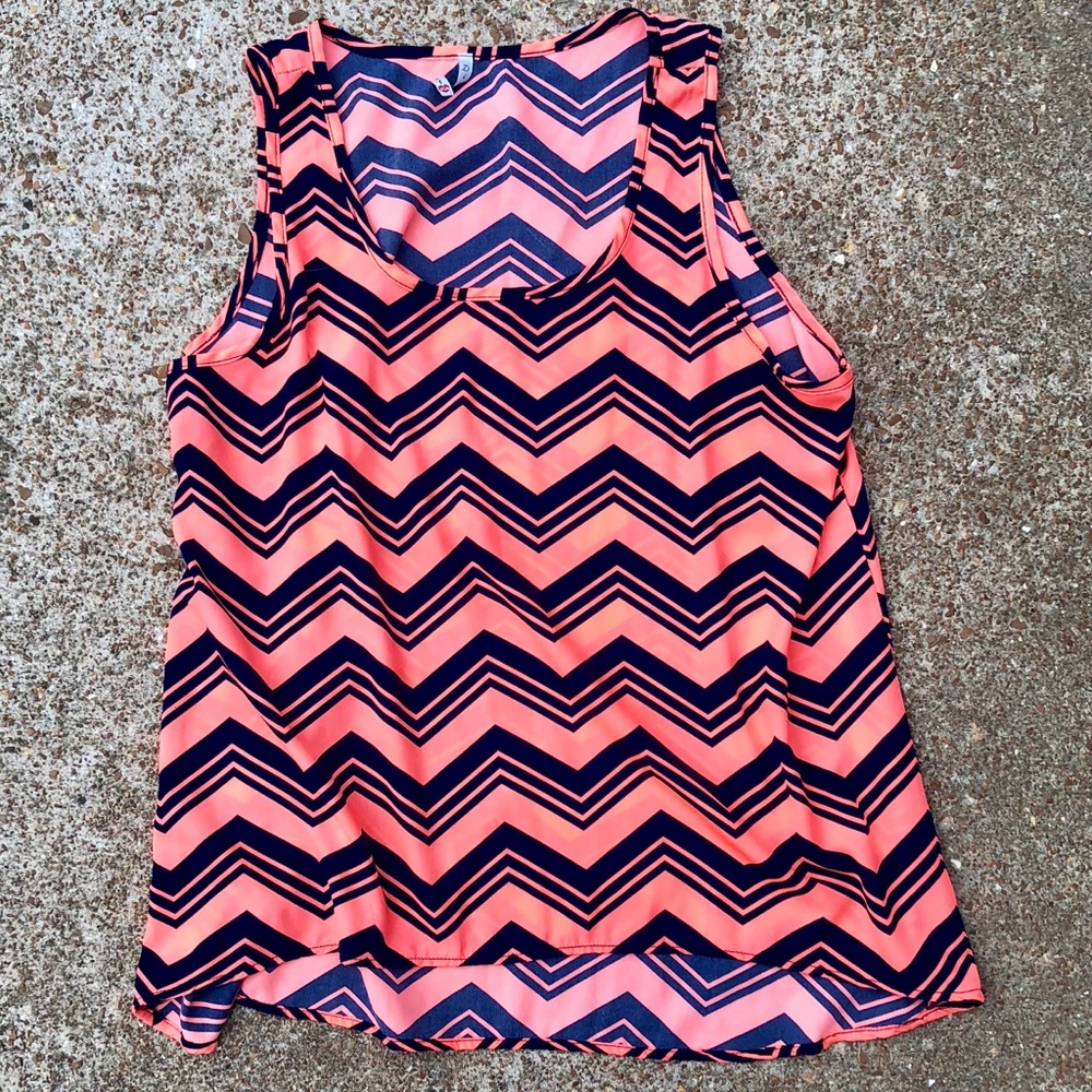 Discreet USA Pink & Navy Blue Chevron Top
